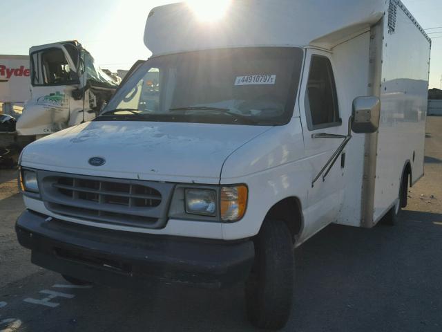 1FDWE35L22HB76905 - 2002 FORD ECONOLINE WHITE photo 2