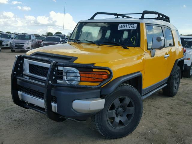 JTEBU11F170031205 - 2007 TOYOTA FJ CRUISER YELLOW photo 2