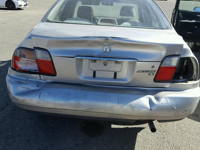 1HGCD5635TA105925 - 1996 HONDA ACCORD LX SILVER photo 9