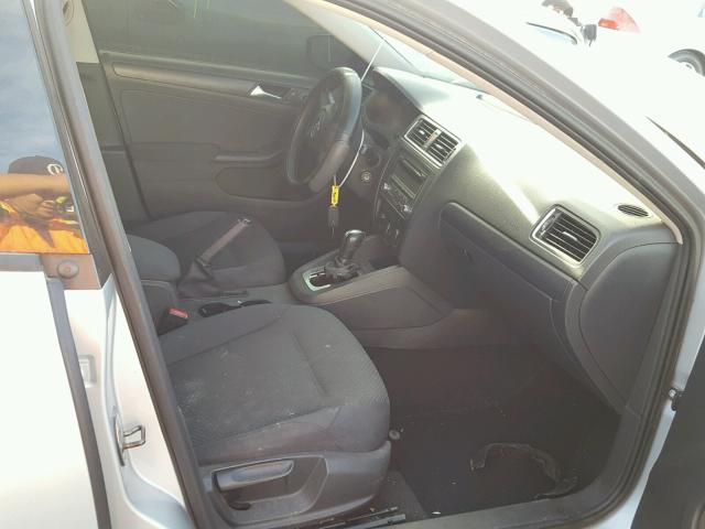 3VW2K7AJ1CM341456 - 2012 VOLKSWAGEN JETTA BASE 灰色 照片 5