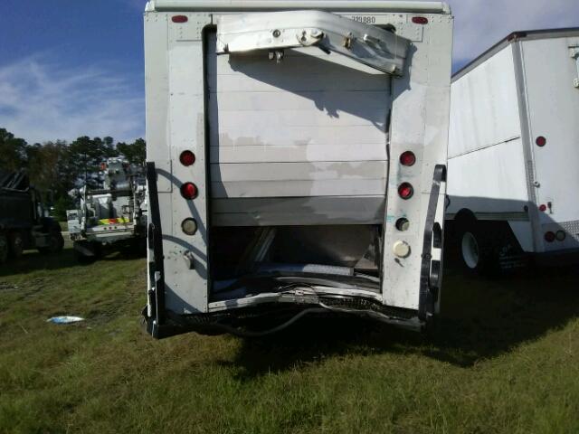 4UZAARBW05CU66813 - 2005 FREIGHTLINER CHASSIS M WHITE photo 10