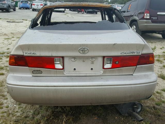 4T1BG22K4YU982307 - 2000 TOYOTA CAMRY CE BEIGE photo 10