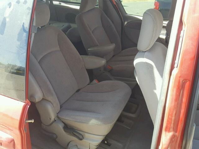 2C8GP74L91R294124 - 2001 CHRYSLER TOWN & COU RED photo 6