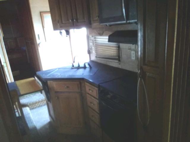 16F62E5R661A07095 - 2006 CARR CAMPER TRL WHITE photo 5