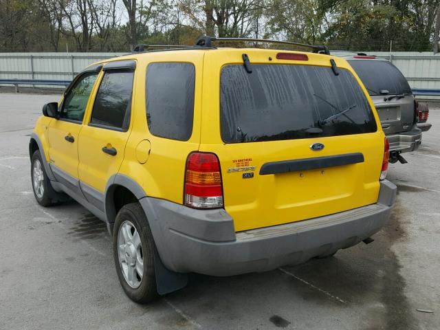 1FMYU03132KC61914 - 2002 FORD ESCAPE XLT YELLOW photo 3