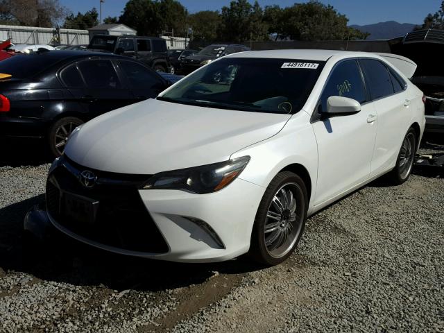 4T1BF1FK5GU252394 - 2016 TOYOTA CAMRY LE WHITE photo 2