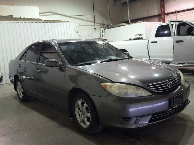 4T1BE32K55U977477 - 2005 TOYOTA CAMRY LE GRAY photo 1