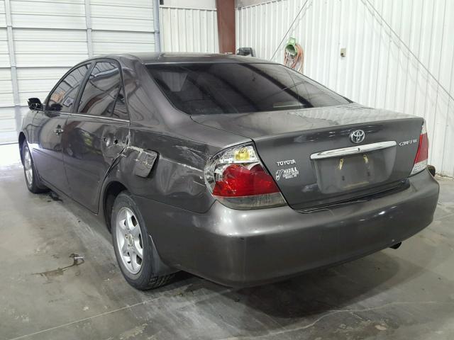 4T1BE32K55U977477 - 2005 TOYOTA CAMRY LE GRAY photo 3