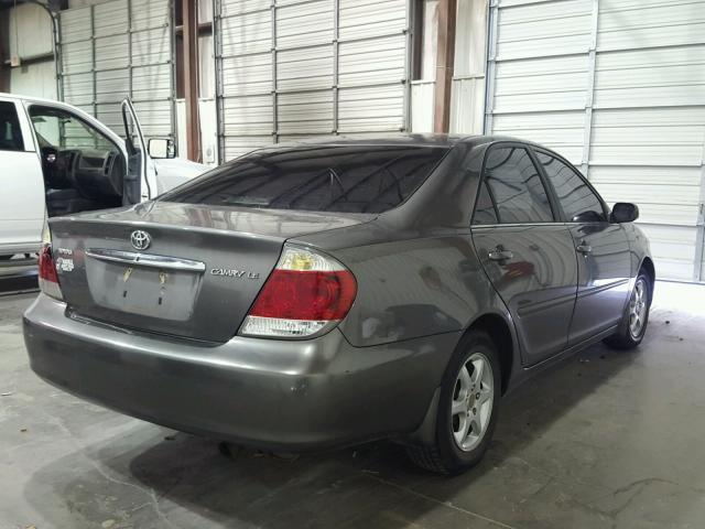 4T1BE32K55U977477 - 2005 TOYOTA CAMRY LE 灰色 照片 4
