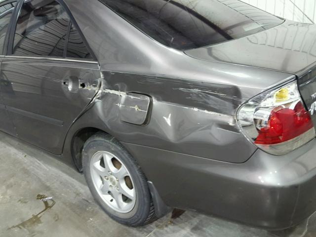 4T1BE32K55U977477 - 2005 TOYOTA CAMRY LE 灰色 照片 9