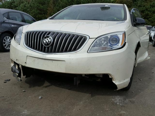 1G4PP5SK6C4198940 - 2012 BUICK VERANO WHITE photo 9