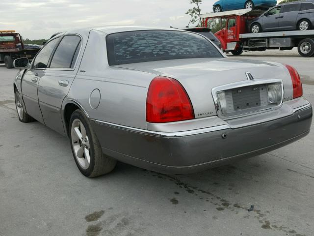 1LNHM81W73Y631712 - 2003 LINCOLN TOWN CAR E SILVER photo 3