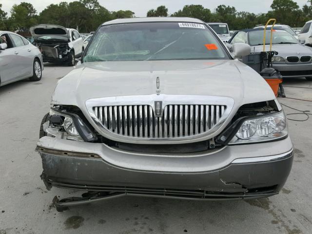 1LNHM81W73Y631712 - 2003 LINCOLN TOWN CAR E SILVER photo 9