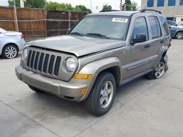 1J4GL38K65W671393 - 2005 JEEP LIBERTY RE GOLD photo 2