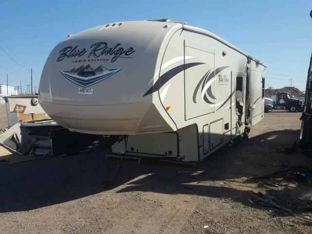 4X4FBLP22HG102684 - 2017 BLUE MOTORHOME BEIGE photo 2