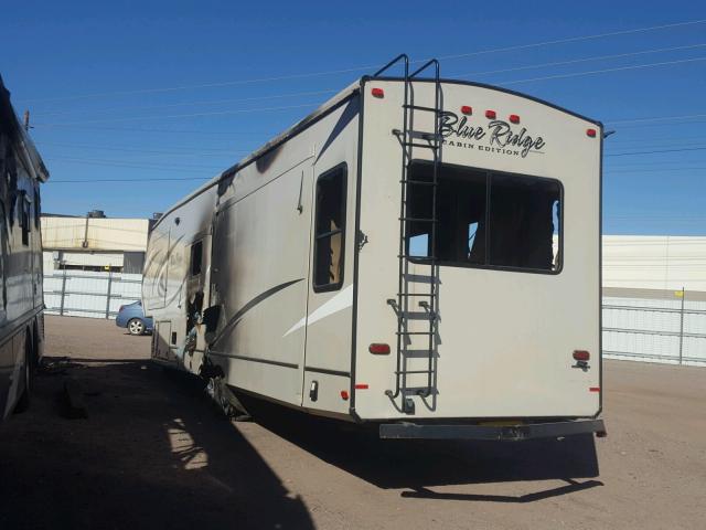 4X4FBLP22HG102684 - 2017 BLUE MOTORHOME BEIGE photo 3