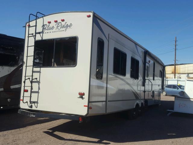 4X4FBLP22HG102684 - 2017 BLUE MOTORHOME BEIGE photo 4