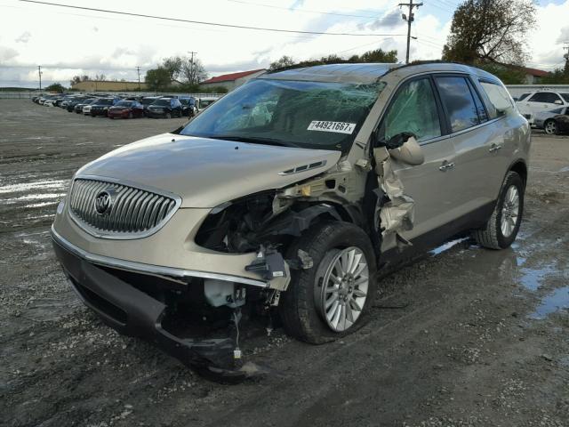 5GAKRBED2BJ364229 - 2011 BUICK ENCLAVE CX GOLD photo 2