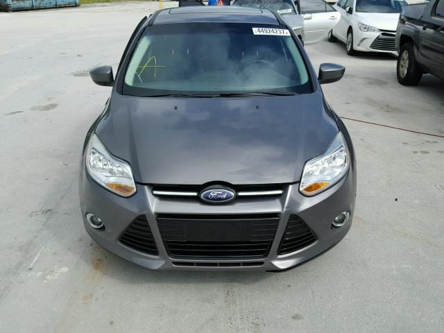 1FAHP3K27CL426999 - 2012 FORD FOCUS CHARCOAL photo 9