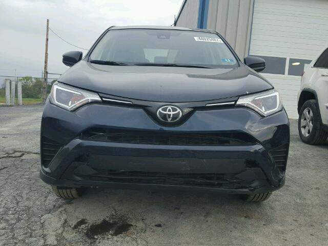 JTMBFREV0HJ170557 - 2017 TOYOTA RAV4 LE Mavi foto 9
