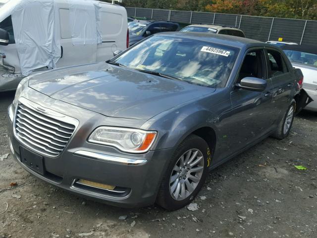 2C3CA4CG7BH525490 - 2011 CHRYSLER 300 GRAY photo 2