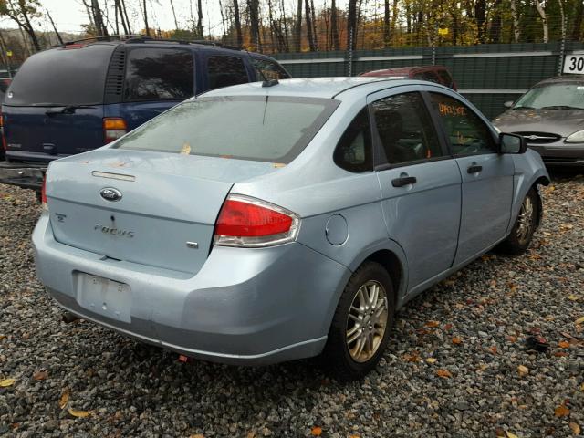 1FAHP35N79W117904 - 2009 FORD FOCUS BLUE photo 4