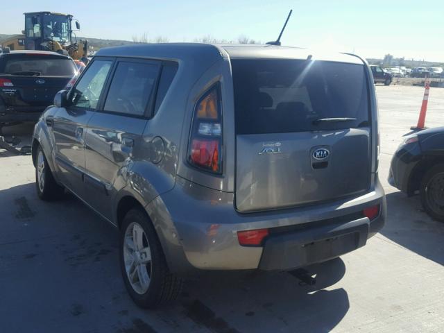 KNDJT2A29A7044157 - 2010 KIA SOUL + GRAY photo 3