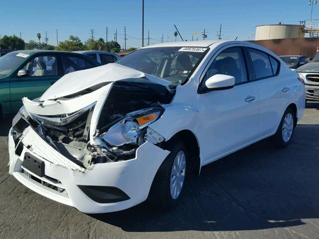 3N1CN7AP7GL918136 - 2016 NISSAN VERSA S WHITE photo 2