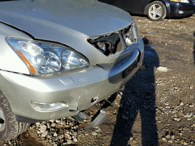 2T2HA31U05C082209 - 2005 LEXUS RX 330 SILVER photo 9