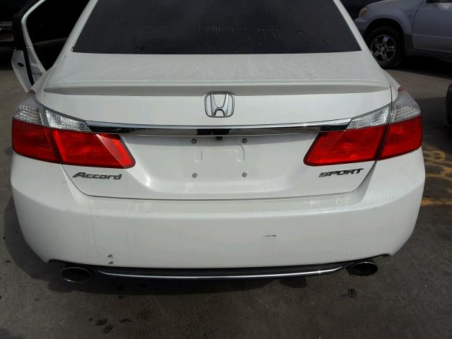 1HGCR2F57FA137586 - 2015 HONDA ACCORD SPO WHITE photo 10