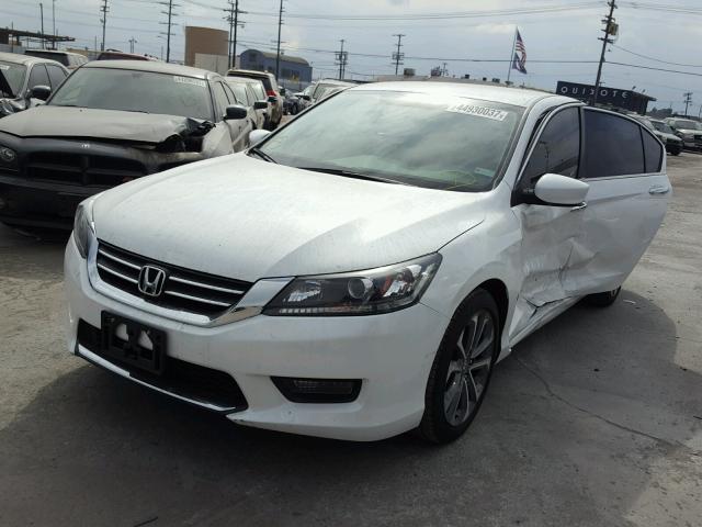 1HGCR2F57FA137586 - 2015 HONDA ACCORD SPO WHITE photo 2