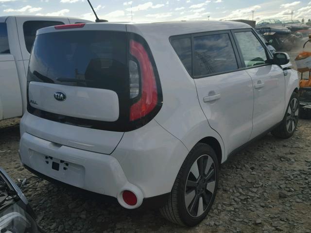 KNDJX3A5XF7213338 - 2015 KIA SOUL WHITE photo 4