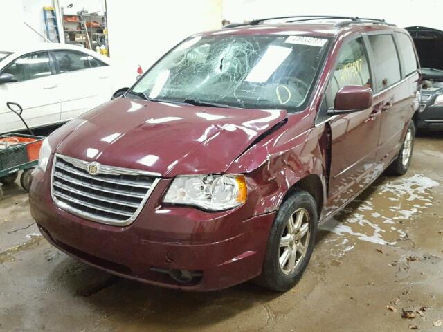 2A8HR54P58R682011 - 2008 CHRYSLER TOWN & COU MAROON photo 2