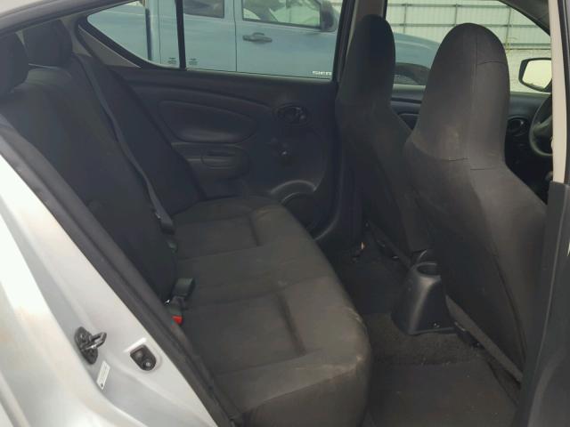 3N1CN7AP3GL863488 - 2016 NISSAN VERSA S SILVER photo 6