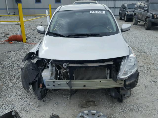 3N1CN7AP3GL863488 - 2016 NISSAN VERSA S SILVER photo 9