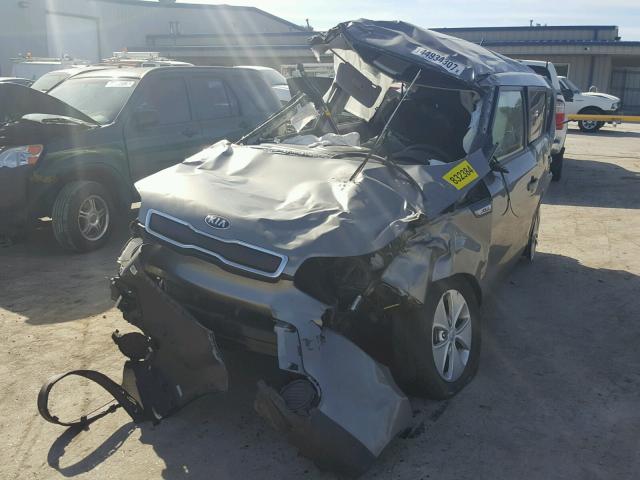 KNDJN2A20F7220367 - 2015 KIA SOUL SILVER photo 2