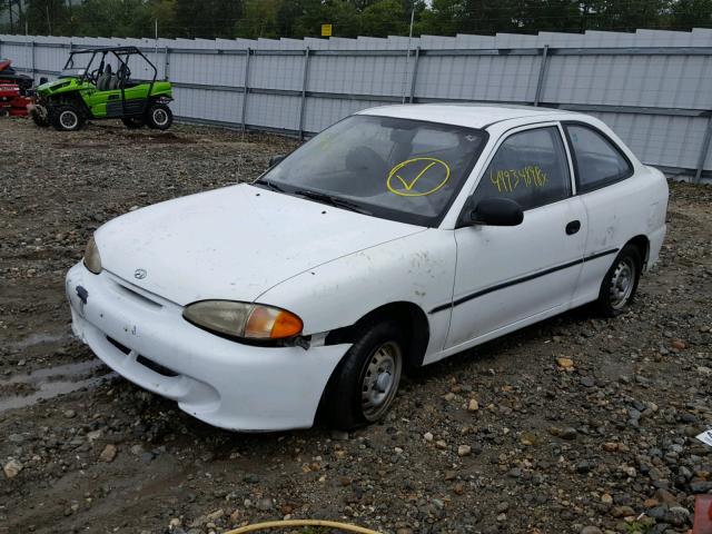 KMHVD14N6TU175903 - 1996 HYUNDAI ACCENT BAS WHITE photo 2