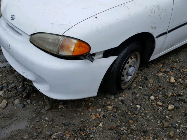 KMHVD14N6TU175903 - 1996 HYUNDAI ACCENT BAS WHITE photo 9