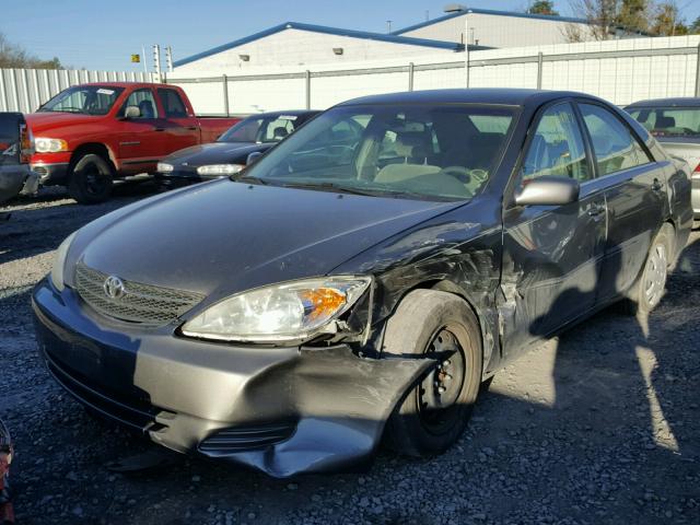 4T1BE32K52U598085 - 2002 TOYOTA CAMRY LE GRAY photo 2