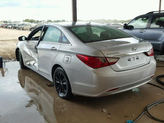 5NPEB4AC5DH763270 - 2013 HYUNDAI SONATA SILVER photo 3