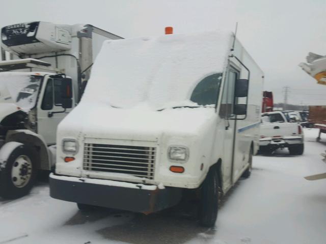 4UZAAPBW05CV66639 - 2005 FREIGHTLINER CHASSIS M WHITE photo 2