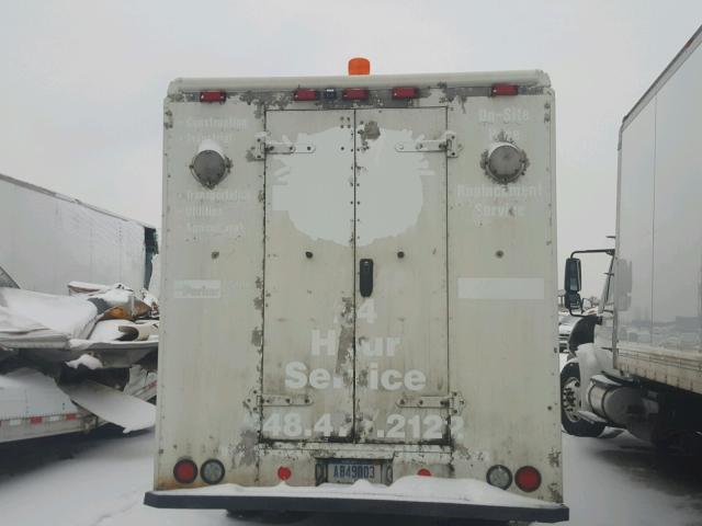 4UZAAPBW05CV66639 - 2005 FREIGHTLINER CHASSIS M WHITE photo 6