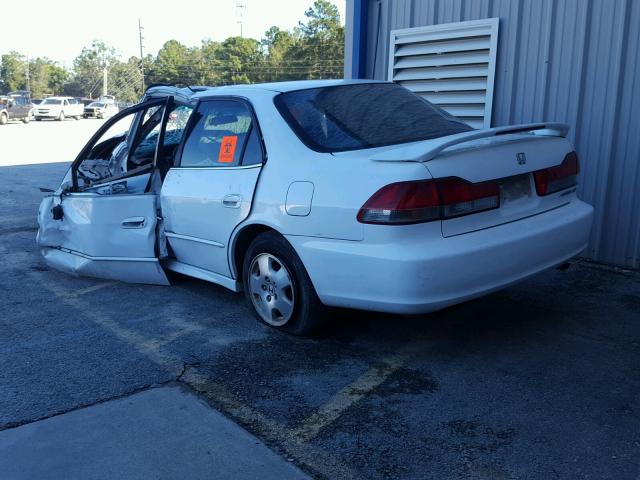 1HGCG16592A017380 - 2002 HONDA ACCORD WHITE photo 3