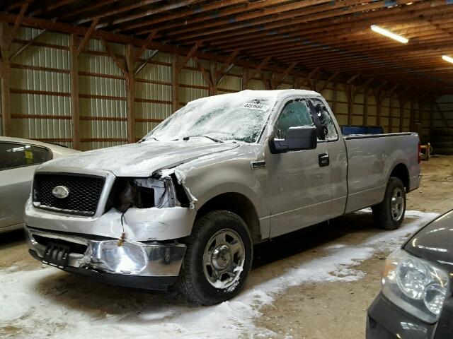 1FTRF12W06NA63298 - 2006 FORD F150 SILVER photo 2