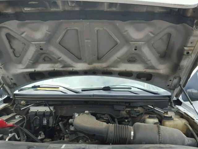 1FTRF12W06NA63298 - 2006 FORD F150 SILVER photo 7