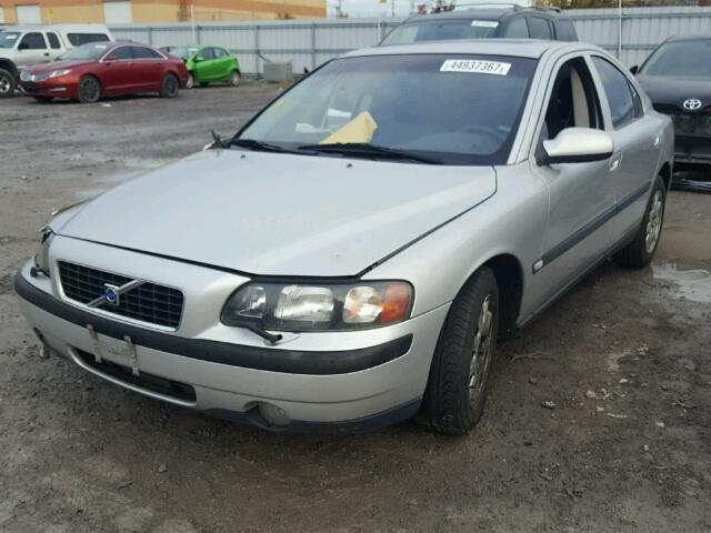 YV1RS61R212044003 - 2001 VOLVO S60 SILVER photo 2