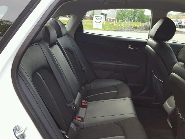 5XXGT4L36JG190261 - 2018 KIA OPTIMA WHITE photo 6