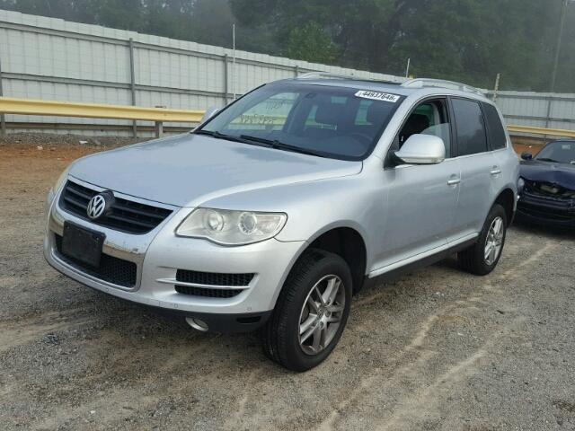 WVGBE77L38D025347 - 2008 VOLKSWAGEN TOUAREG 2 SILVER photo 2