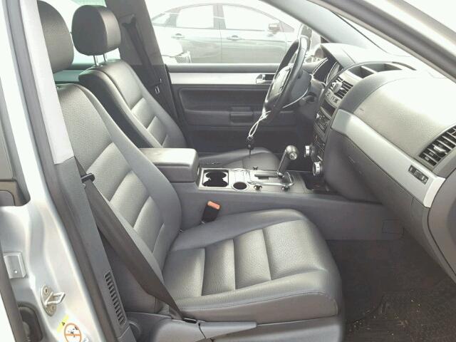 WVGBE77L38D025347 - 2008 VOLKSWAGEN TOUAREG 2 SILVER photo 5