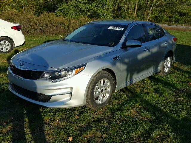 5XXGT4L34JG195135 - 2018 KIA OPTIMA SILVER photo 2